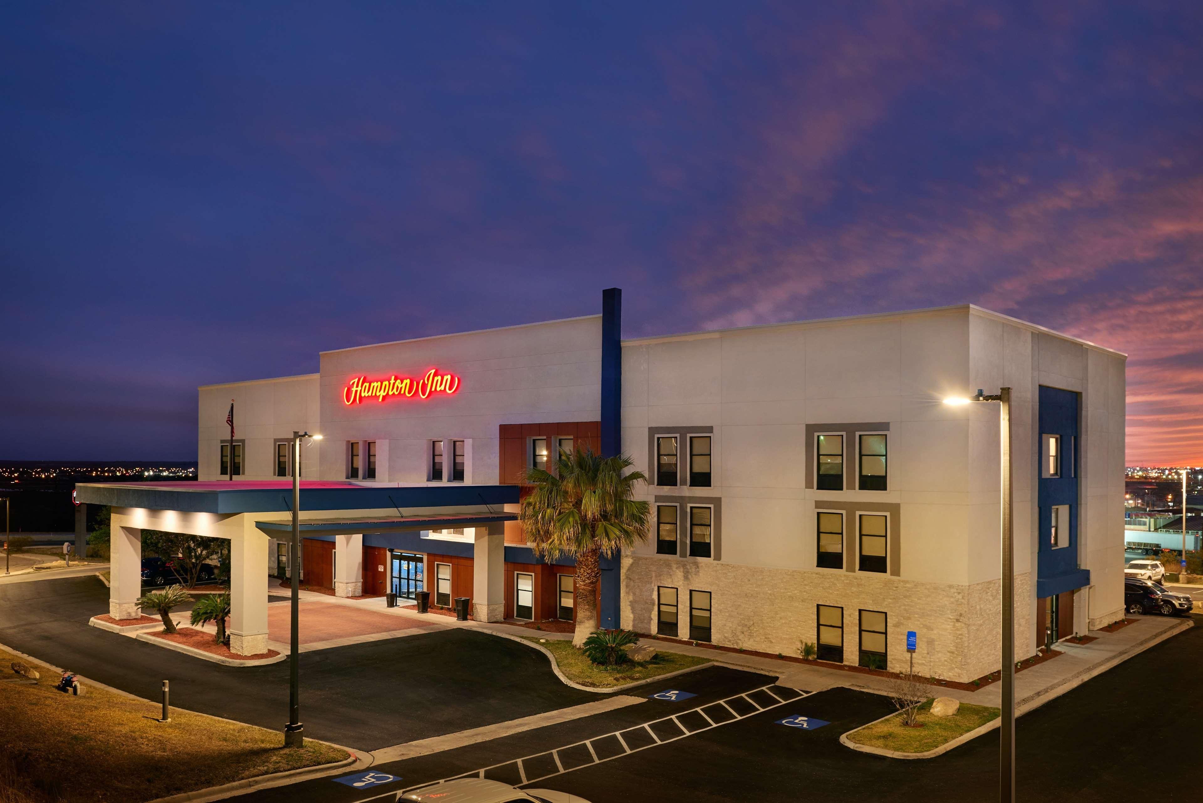 Hampton Inn Eagle Pass Bagian luar foto